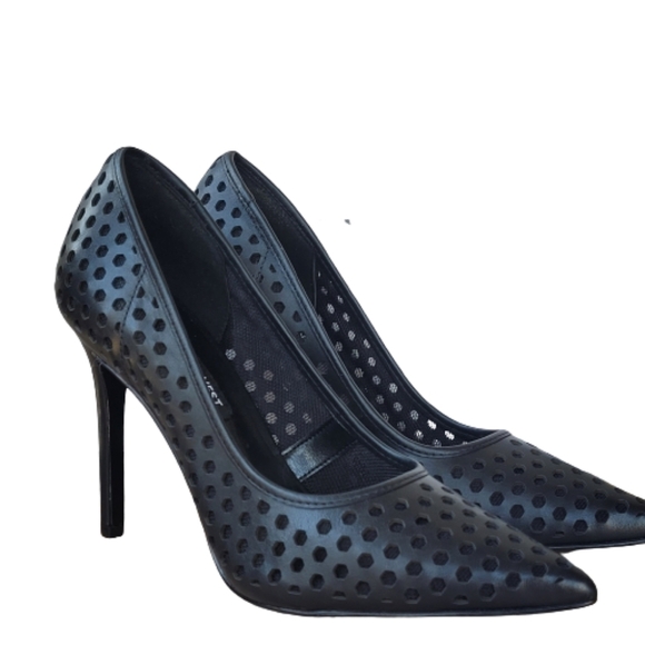 Nine West Black Perforated Leather Heels Sz 7 - Picture 1 of 13
